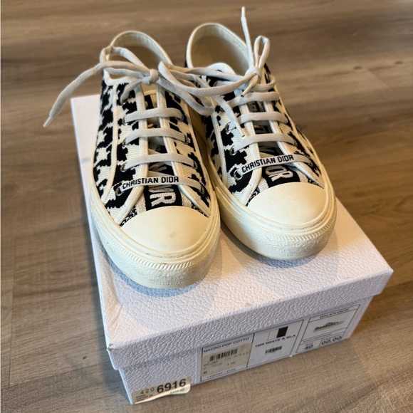 Dior women's Walk'N'Dior 'Macro Houndstooth' 40 - Picture 2 of 8